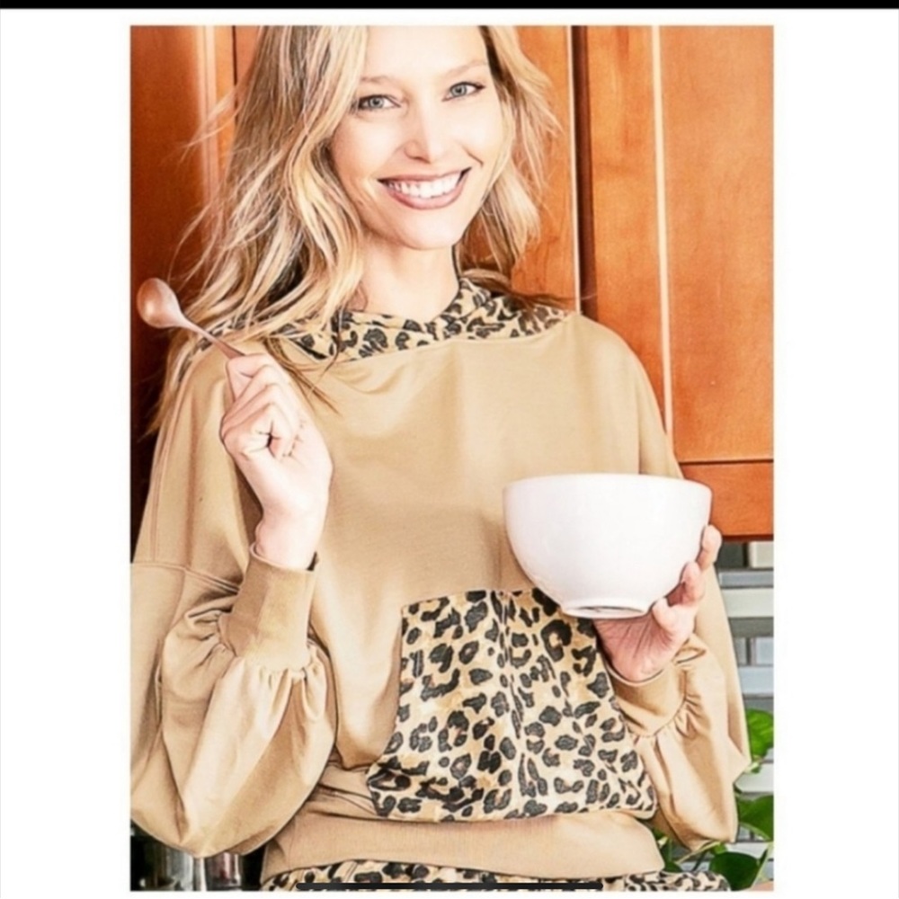 HOODED ANIMAL PRINT TOP - Picture 3 of 6
